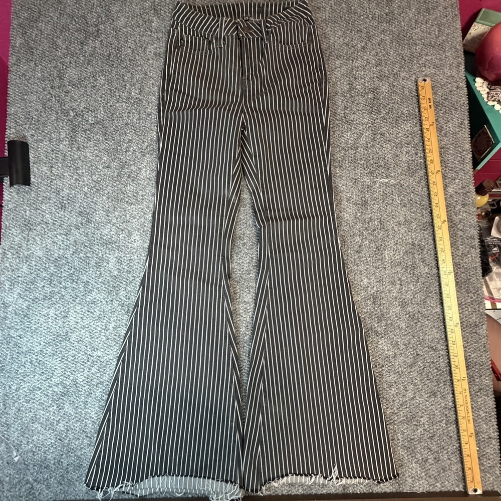 Judy Blue High Waist Pin Stripe Super Flare Jeans Size 1/25 Black /White JB88229